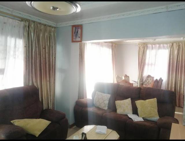 3 BEDROOM HOUSE FOR SALE IN UMLAZI M